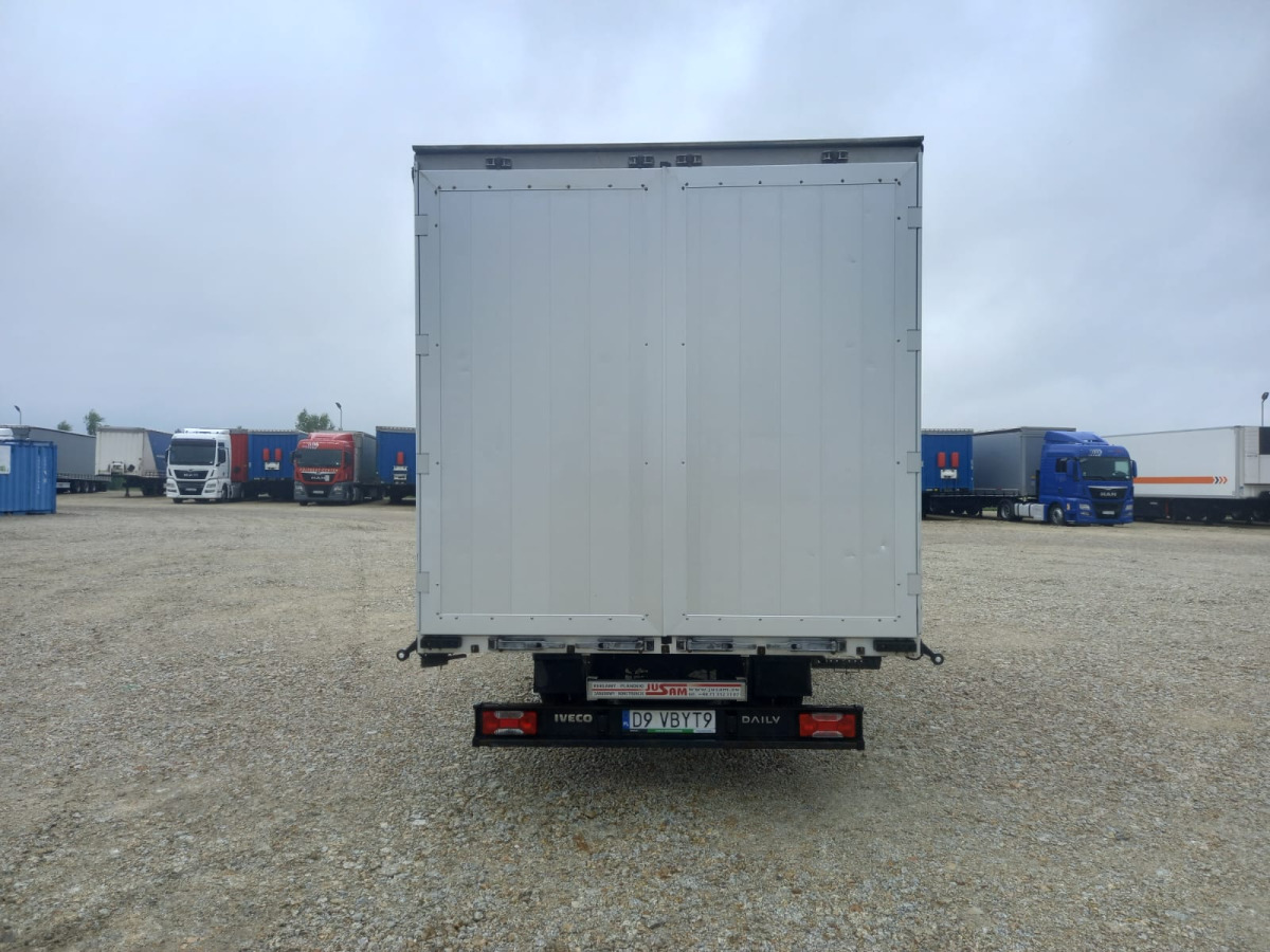 IVECO/JUSAM STANISŁAWJURKOWSKI 50C18/JU06 PLANDEKA - Тентований фургон: фото 4 IVECO/JUSAM STANISŁAWJURKOWSKI 50C18/JU06 PLANDEKA - Тентований фургон: фото 4