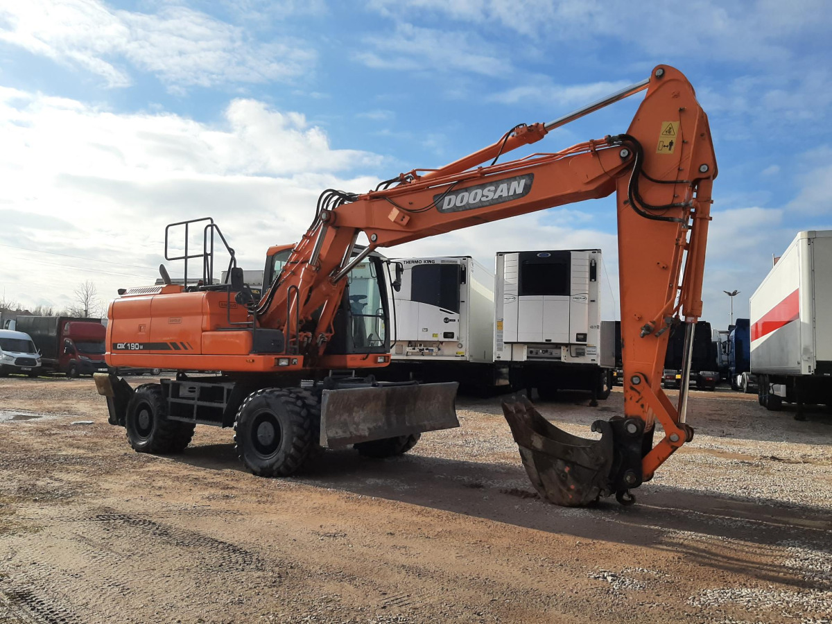 Koparka kołowa Doosan DX190W-3 2014 - 9261 mtg - silnik sprawny - Колісний екскаватор: фото 1 Koparka kołowa Doosan DX190W-3 2014 - 9261 mtg - silnik sprawny - Колісний екскаватор: фото 1