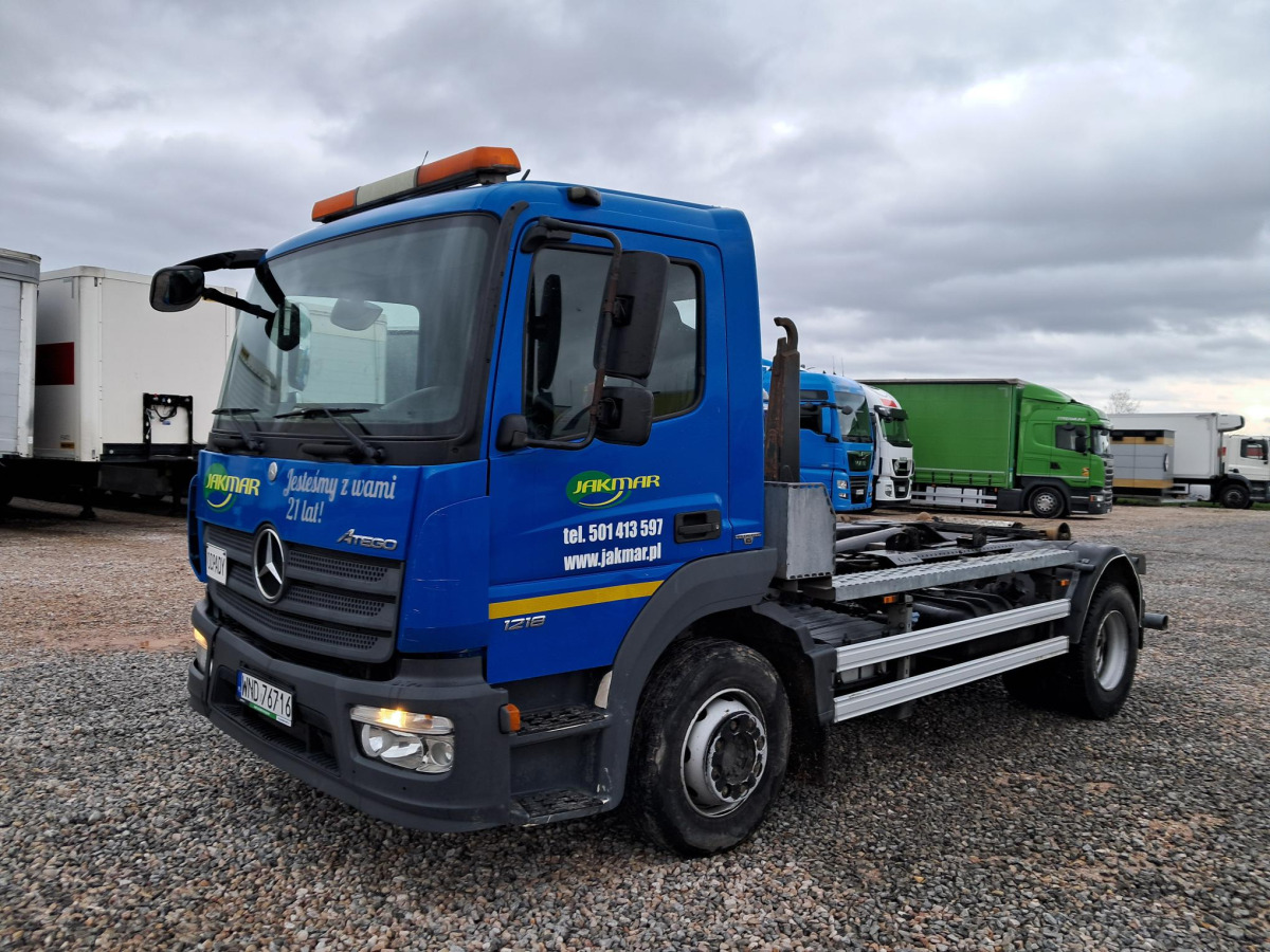 MERCEDES BENZ ATEGO HAKOWIEC - Гаковий мультиліфт вантажівка: фото 2 MERCEDES BENZ ATEGO HAKOWIEC - Гаковий мультиліфт вантажівка: фото 2