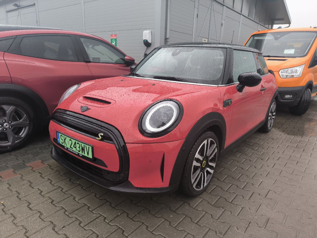 MINI Cooper SE Classic Trim HATCHBACK - Хетчбек: фото 1 MINI Cooper SE Classic Trim HATCHBACK - Хетчбек: фото 1
