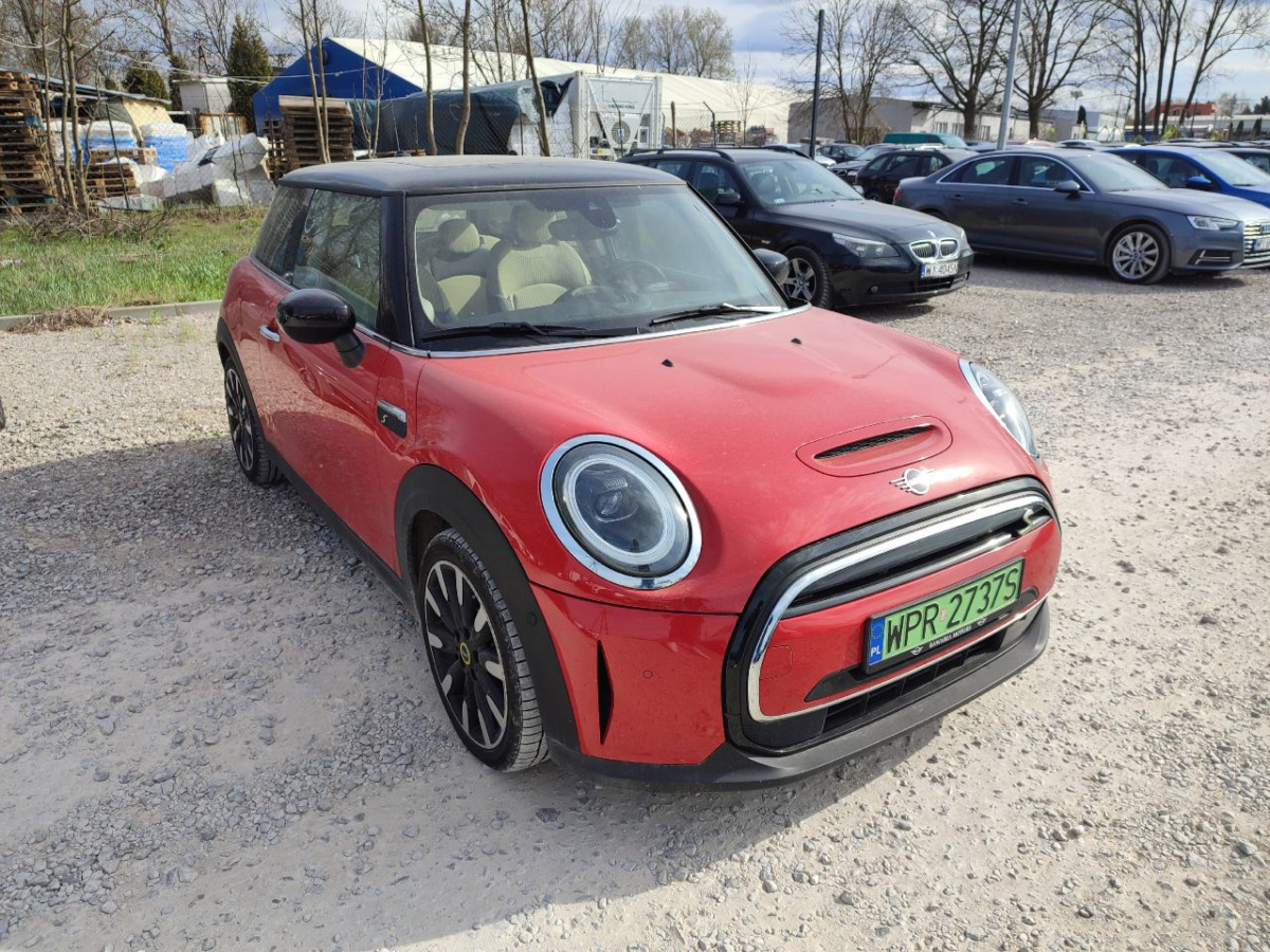 MINI Cooper SE Classic Trim HATCHBACK - Легковий автомобіль: фото 1 MINI Cooper SE Classic Trim HATCHBACK - Легковий автомобіль: фото 1