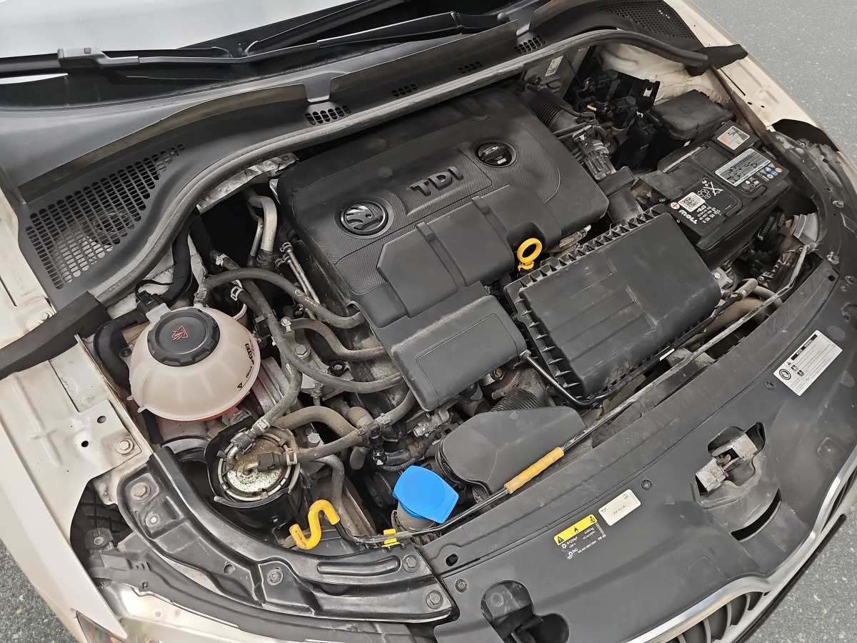 Седан SKODA RAPID SEDAN: фото 15