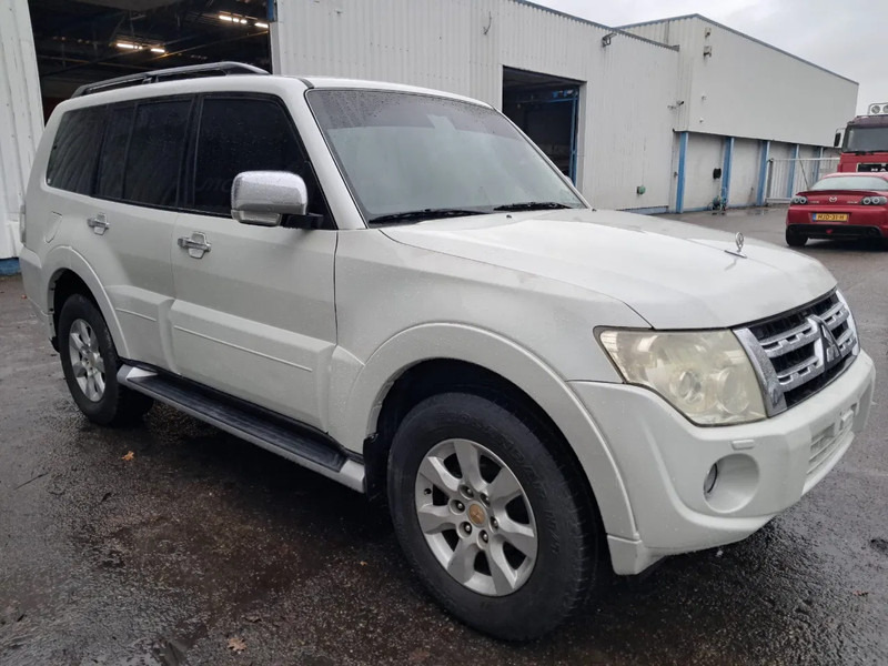 Mitsubishi Pajero GLS 3.5 - V6 , 4x4 , 7 Pers., Full Option - Легковий автомобіль: фото 4 Mitsubishi Pajero GLS 3.5 - V6 , 4x4 , 7 Pers., Full Option - Легковий автомобіль: фото 4