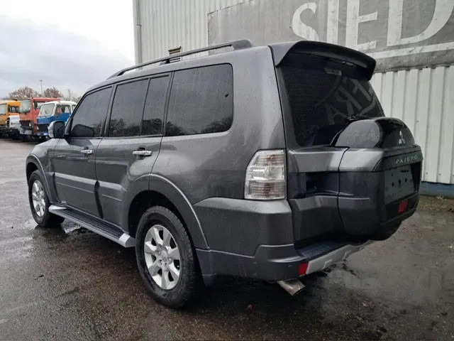 Mitsubishi Pajero GLS 3.5 - V6 , 4x4 , 7 Pers., Full Option - Легковий автомобіль: фото 5 Mitsubishi Pajero GLS 3.5 - V6 , 4x4 , 7 Pers., Full Option - Легковий автомобіль: фото 5
