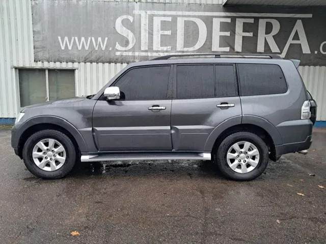 Mitsubishi Pajero GLS 3.5 - V6 , 4x4 , 7 Pers., Full Option - Легковий автомобіль: фото 2 Mitsubishi Pajero GLS 3.5 - V6 , 4x4 , 7 Pers., Full Option - Легковий автомобіль: фото 2