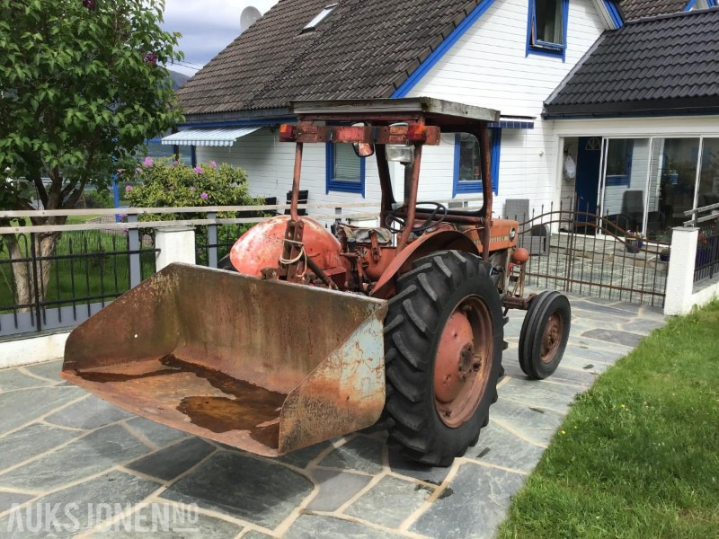 1966 Massey-Ferguson 130 Traktor m/Dalen-skuffe - Трактор: фото 3 1966 Massey-Ferguson 130 Traktor m/Dalen-skuffe - Трактор: фото 3