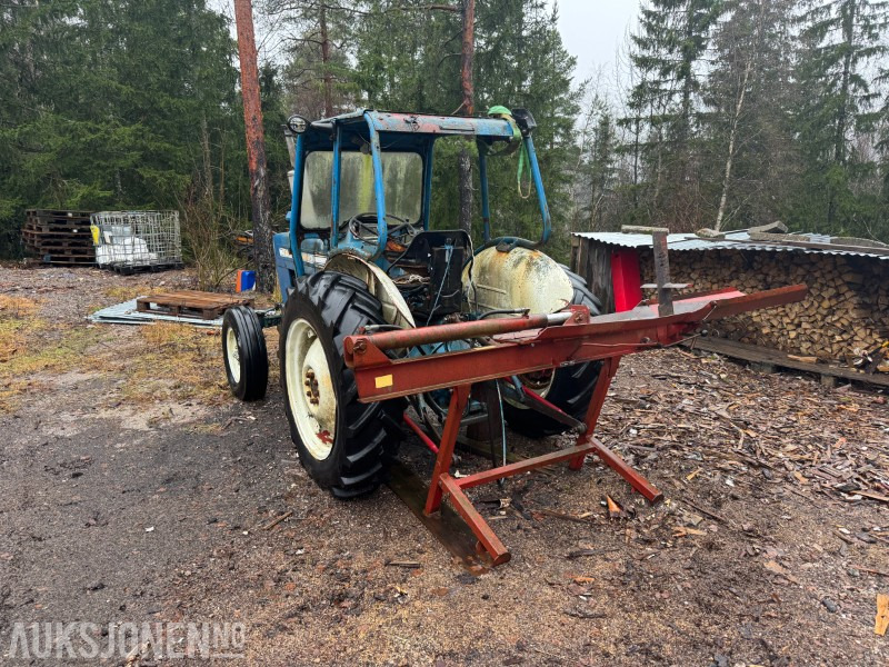 1972 Ford 3000 - Med vedkløyver - Трактор: фото 4 1972 Ford 3000 - Med vedkløyver - Трактор: фото 4