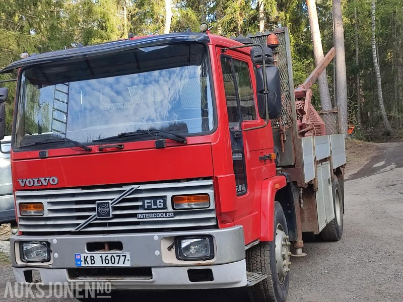 1986 Volvo FL616 4x2 Lastebil med kran Mannskapskurv Vinterdekk REPARASJONSOBJEKT - Вантажівка з маніпулятором: фото 2 1986 Volvo FL616 4x2 Lastebil med kran Mannskapskurv Vinterdekk REPARASJONSOBJEKT - Вантажівка з маніпулятором: фото 2