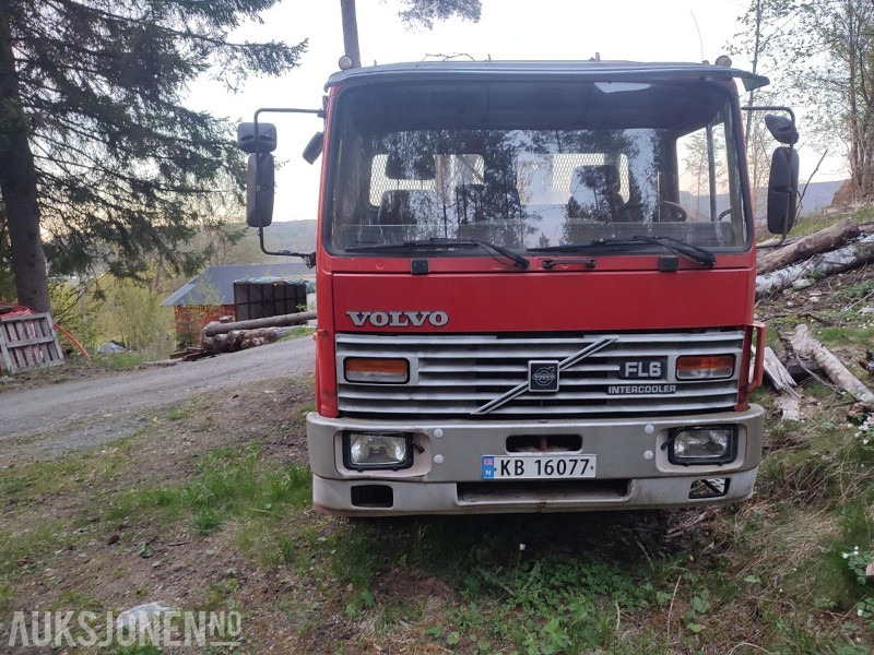 1986 Volvo FL616 4x2 Lastebil med kran Mannskapskurv Vinterdekk REPARASJONSOBJEKT - Вантажівка з маніпулятором: фото 3 1986 Volvo FL616 4x2 Lastebil med kran Mannskapskurv Vinterdekk REPARASJONSOBJEKT - Вантажівка з маніпулятором: фото 3