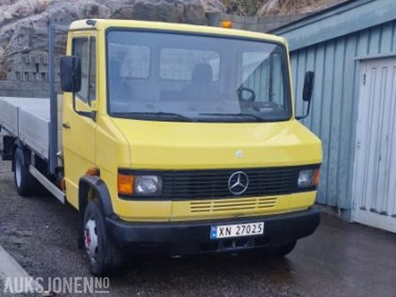 1994 Mercedes-Benz vario 611D lav km stand 9000km med kran - Бортова вантажівка/ Платформа: фото 2 1994 Mercedes-Benz vario 611D lav km stand 9000km med kran - Бортова вантажівка/ Платформа: фото 2
