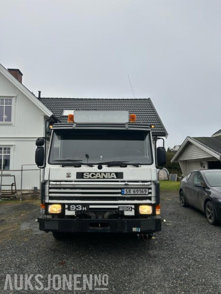 1995 Scania P93 tippbil med kran - Самоскид вантажівка: фото 2 1995 Scania P93 tippbil med kran - Самоскид вантажівка: фото 2