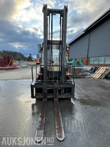 1998 Nissan 35 - Modell WF03A33U - Diesel - Motvektstruck - Підйомник: фото 2 1998 Nissan 35 - Modell WF03A33U - Diesel - Motvektstruck - Підйомник: фото 2