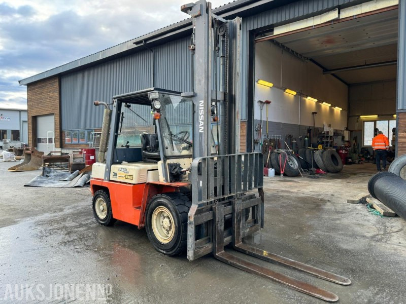 1998 Nissan 35 - Modell WF03A33U - Diesel - Motvektstruck - Підйомник: фото 1 1998 Nissan 35 - Modell WF03A33U - Diesel - Motvektstruck - Підйомник: фото 1