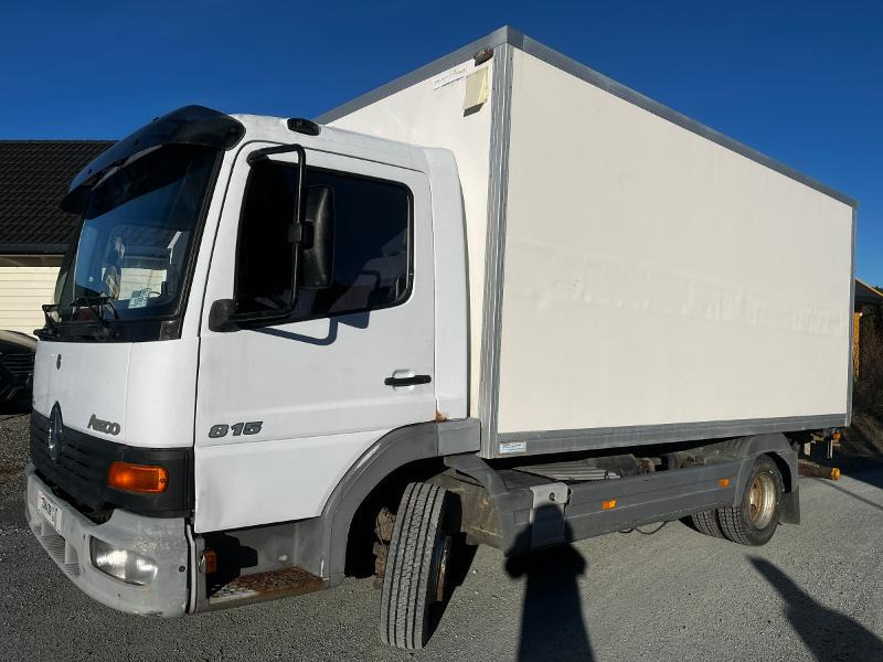 1999 Mercedes-Benz Atego 815 skapbil med lift, 238572 km - Вантажівка з закритим кузовом: фото 1 1999 Mercedes-Benz Atego 815 skapbil med lift, 238572 km - Вантажівка з закритим кузовом: фото 1