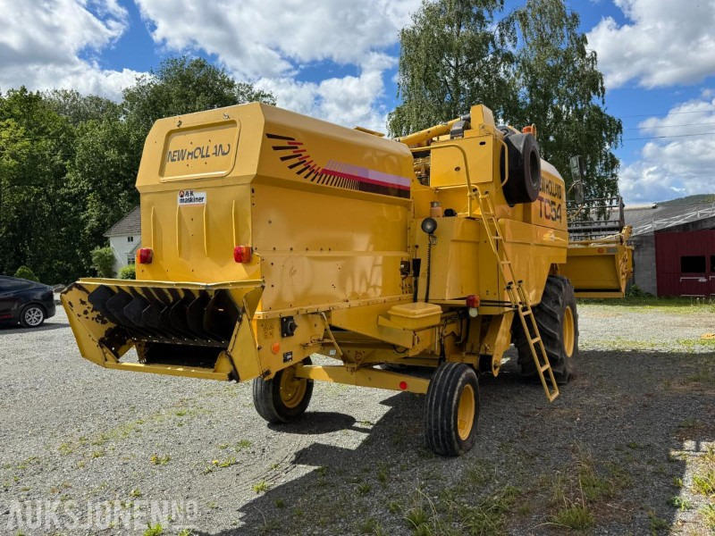 2000 New Holland TC 54 skurtresker / 12 fot skjærebord / spill indikator / 1850 timer - Зернозбиральний комбайн: фото 5 2000 New Holland TC 54 skurtresker / 12 fot skjærebord / spill indikator / 1850 timer - Зернозбиральний комбайн: фото 5