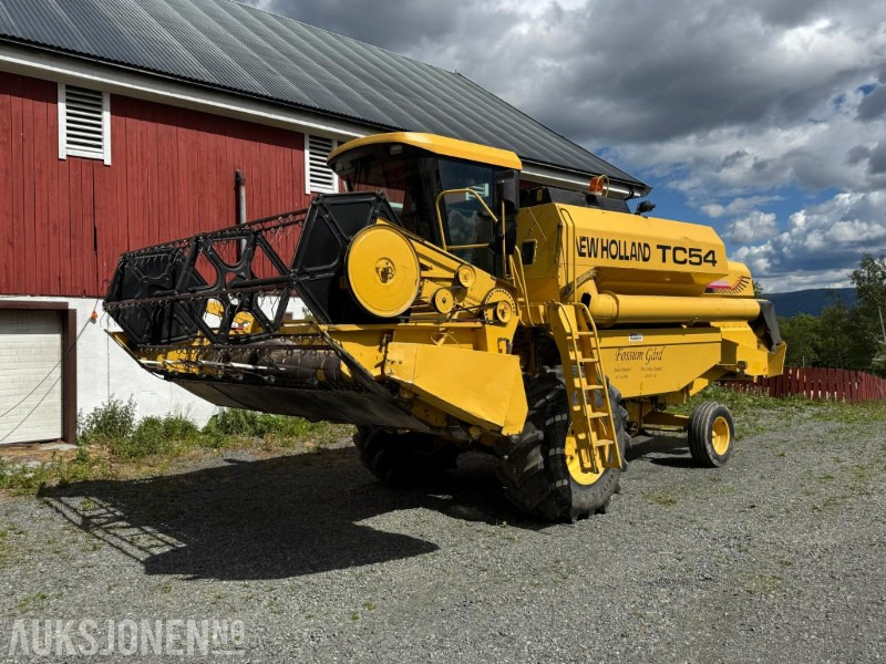 2000 New Holland TC 54 skurtresker / 12 fot skjærebord / spill indikator / 1850 timer - Зернозбиральний комбайн: фото 1 2000 New Holland TC 54 skurtresker / 12 fot skjærebord / spill indikator / 1850 timer - Зернозбиральний комбайн: фото 1