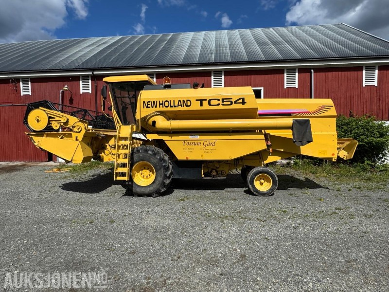 2000 New Holland TC 54 skurtresker / 12 fot skjærebord / spill indikator / 1850 timer - Зернозбиральний комбайн: фото 2 2000 New Holland TC 54 skurtresker / 12 fot skjærebord / spill indikator / 1850 timer - Зернозбиральний комбайн: фото 2