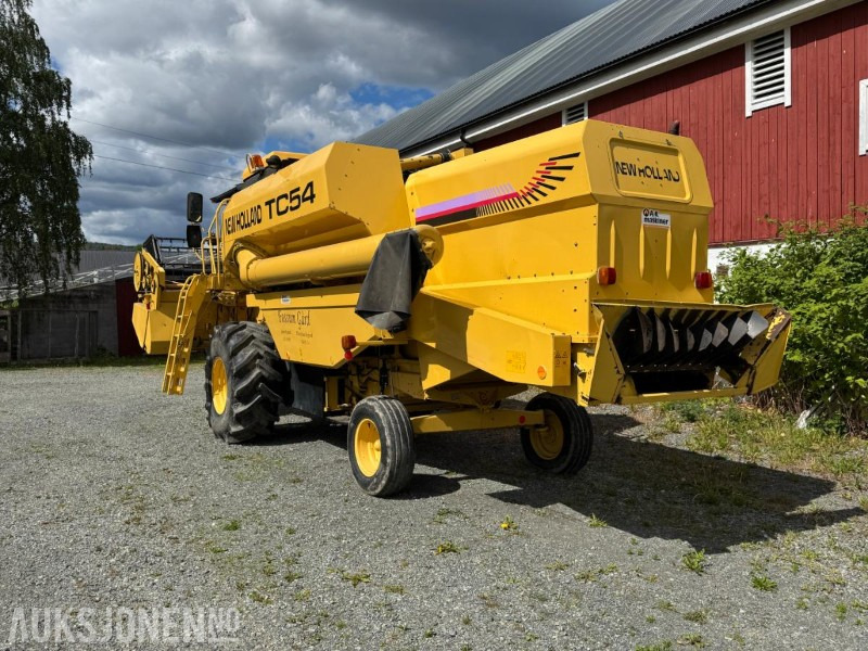 2000 New Holland TC 54 skurtresker / 12 fot skjærebord / spill indikator / 1850 timer - Зернозбиральний комбайн: фото 3 2000 New Holland TC 54 skurtresker / 12 fot skjærebord / spill indikator / 1850 timer - Зернозбиральний комбайн: фото 3