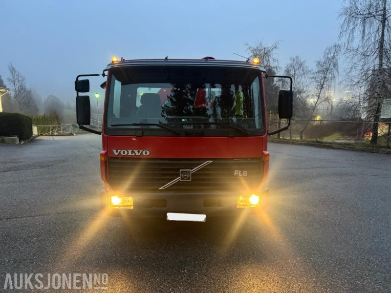2000 Volvo FL611 med kran og plan KUN 98.766km EU OK TIL 09.12.2026 - Вантажівка з маніпулятором: фото 3 2000 Volvo FL611 med kran og plan KUN 98.766km EU OK TIL 09.12.2026 - Вантажівка з маніпулятором: фото 3