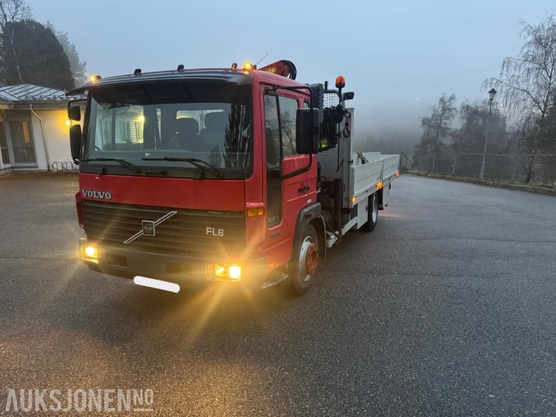 2000 Volvo FL611 med kran og plan KUN 98.766km EU OK TIL 09.12.2026 - Вантажівка з маніпулятором: фото 2 2000 Volvo FL611 med kran og plan KUN 98.766km EU OK TIL 09.12.2026 - Вантажівка з маніпулятором: фото 2