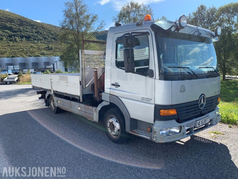 2001 Mercedes-Benz 817L/36AT - 7500 kg - Liten lastebil med kran - Бортова вантажівка/ Платформа: фото 2 2001 Mercedes-Benz 817L/36AT - 7500 kg - Liten lastebil med kran - Бортова вантажівка/ Платформа: фото 2