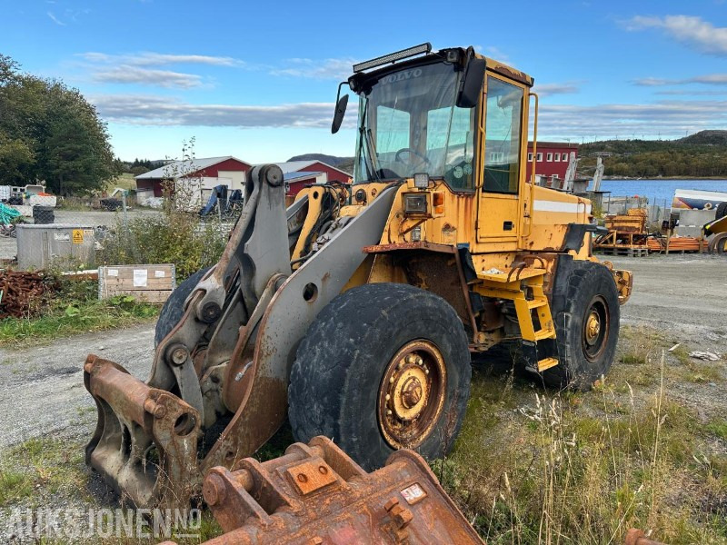 2002 Volvo L90D hjullaster – 17 tonn // Helgummihjul // Sentralsmøring - Колісний навантажувач: фото 1 2002 Volvo L90D hjullaster – 17 tonn // Helgummihjul // Sentralsmøring - Колісний навантажувач: фото 1