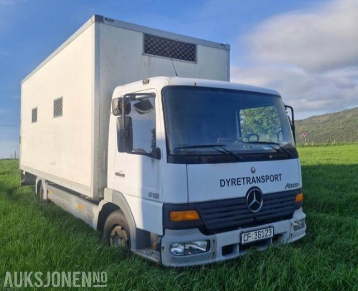 2003 Mercedes-Benz 818 - Skapbil/dyretansportbil - Для перевезення худоби вантажівка: фото 3 2003 Mercedes-Benz 818 - Skapbil/dyretansportbil - Для перевезення худоби вантажівка: фото 3