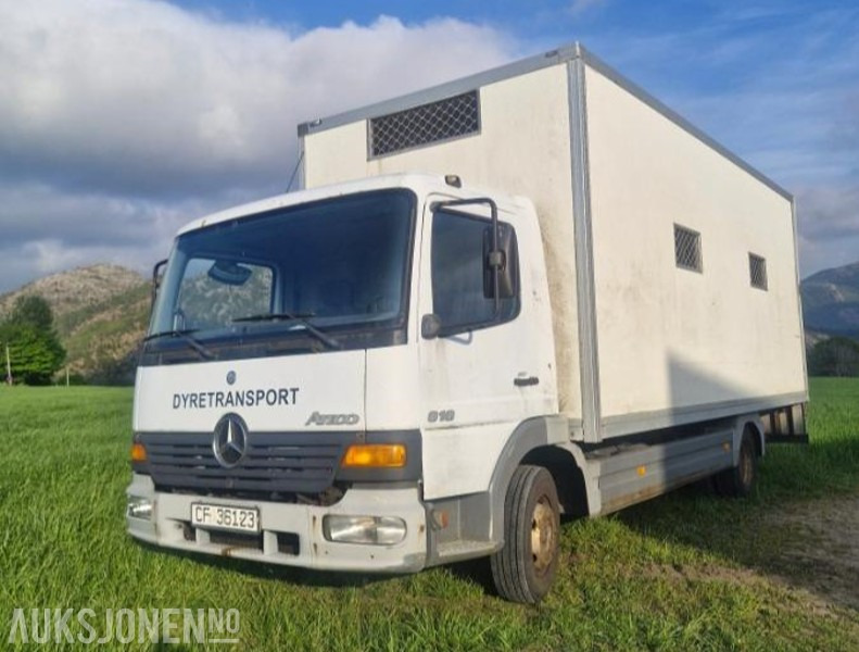 2003 Mercedes-Benz 818 - Skapbil/dyretansportbil - Для перевезення худоби вантажівка: фото 1 2003 Mercedes-Benz 818 - Skapbil/dyretansportbil - Для перевезення худоби вантажівка: фото 1