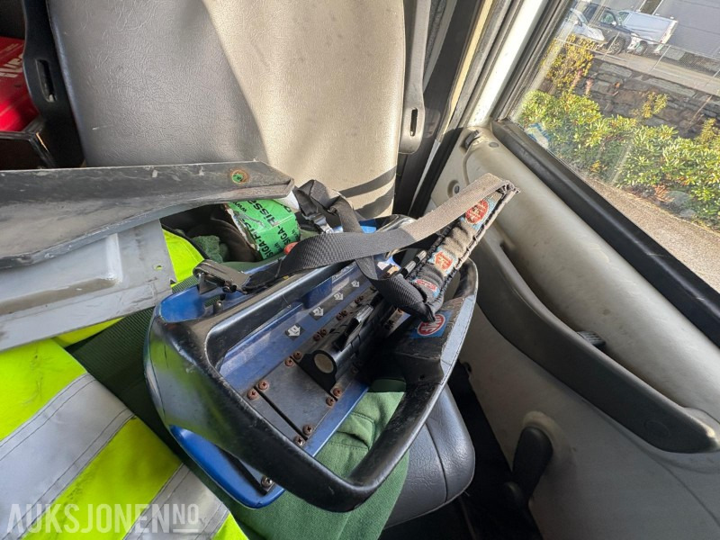 Вантажівка з маніпулятором 2004 Iveco 120E24 EUROCARGO kranbil - registrert for 5 sitteplasser: фото 10 Вантажівка з маніпулятором 2004 Iveco 120E24 EUROCARGO kranbil - registrert for 5 sitteplasser: фото 10