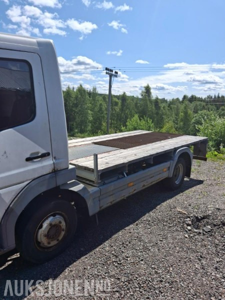 2004 Mercedes-Benz 4X2 ATEGO - Бортова вантажівка/ Платформа: фото 2 2004 Mercedes-Benz 4X2 ATEGO - Бортова вантажівка/ Платформа: фото 2