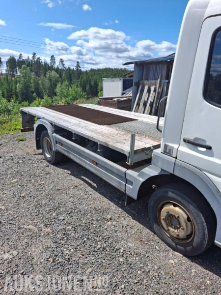 2004 Mercedes-Benz 4X2 ATEGO - Бортова вантажівка/ Платформа: фото 3 2004 Mercedes-Benz 4X2 ATEGO - Бортова вантажівка/ Платформа: фото 3