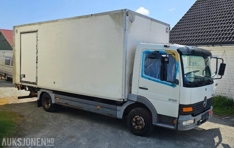 2004 Mercedes-Benz 818/42AT7,5, Reparasjonsobjekt - Вантажівка з закритим кузовом: фото 1 2004 Mercedes-Benz 818/42AT7,5, Reparasjonsobjekt - Вантажівка з закритим кузовом: фото 1