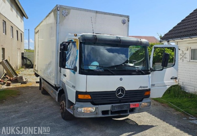 2004 Mercedes-Benz 818/42AT7,5, Reparasjonsobjekt - Вантажівка з закритим кузовом: фото 2 2004 Mercedes-Benz 818/42AT7,5, Reparasjonsobjekt - Вантажівка з закритим кузовом: фото 2