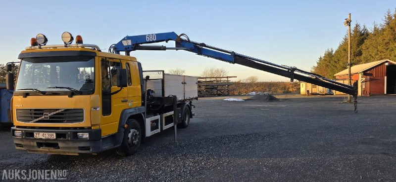 Вантажівка з маніпулятором 2006 Volvo FL250 Kranbil med tipp - 4X2 - Automat - HMF 683 K2 kran - Aluminiumskarmer - EU godkjent - Gått 206.755 km: фото 1