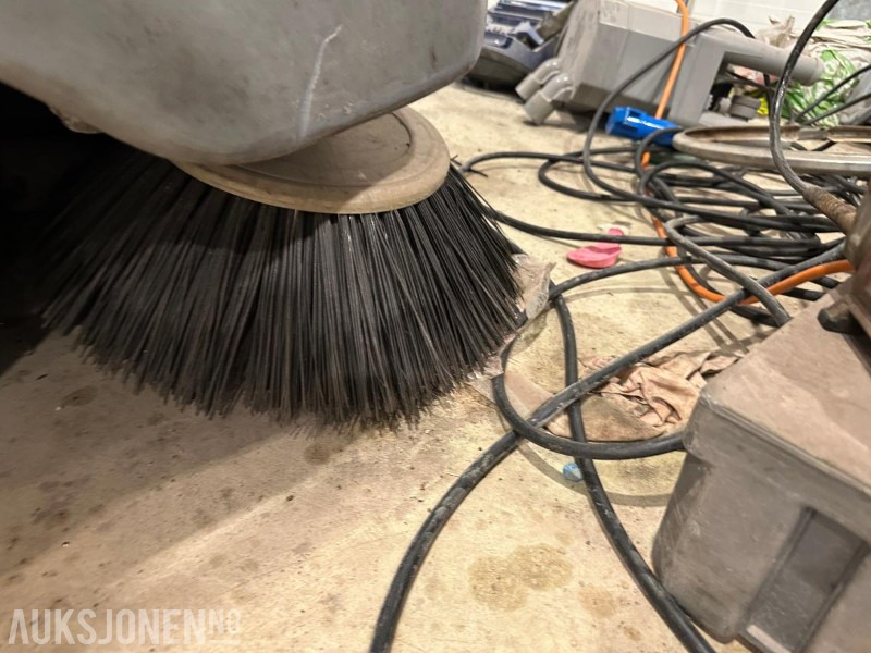 Будівельне обладнання 2008 Nilfisk BR1100S Koste og feiemaskin: фото 7