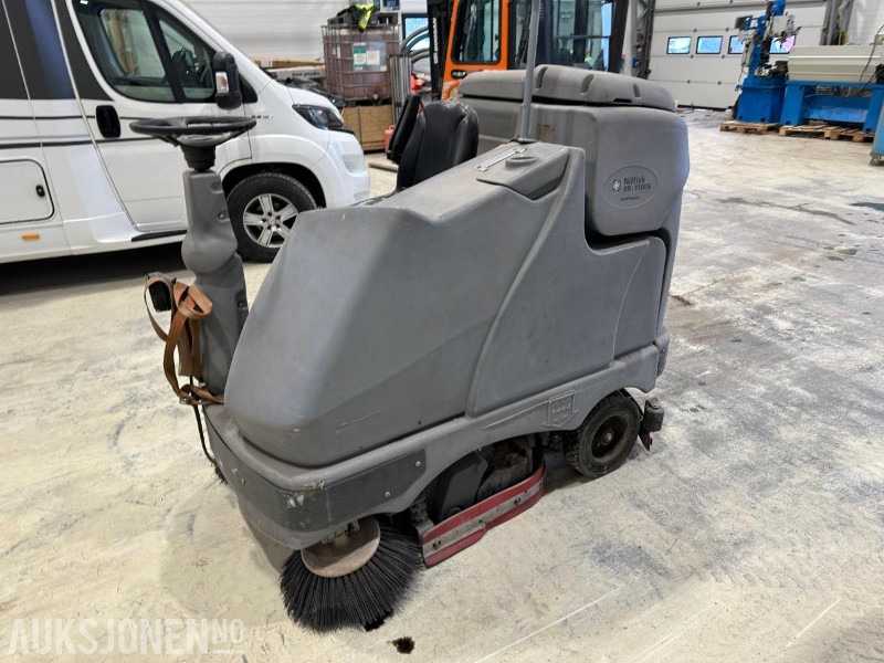 Будівельне обладнання 2008 Nilfisk BR1100S Koste og feiemaskin: фото 6