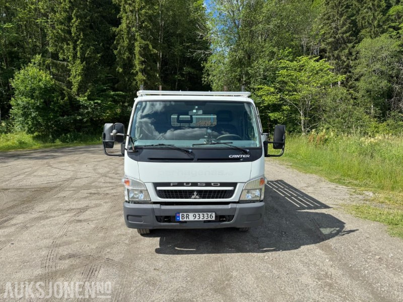 2010 Fuso FUSO 7C15 Bakmontert kran Treveis tipp Høye lemmer - Самоскид вантажівка: фото 2 2010 Fuso FUSO 7C15 Bakmontert kran Treveis tipp Høye lemmer - Самоскид вантажівка: фото 2