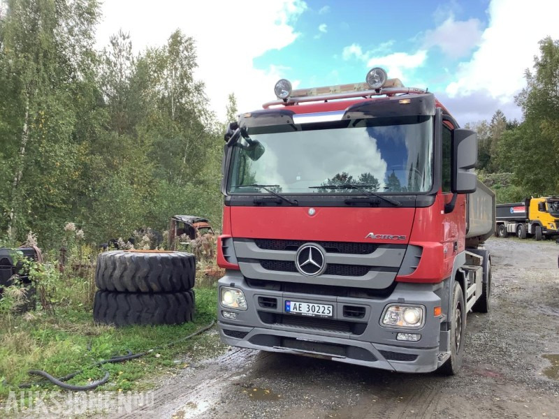 2011 Mercedes-Benz 1836L/45 4X2M - Гаковий мультиліфт вантажівка: фото 1 2011 Mercedes-Benz 1836L/45 4X2M - Гаковий мультиліфт вантажівка: фото 1