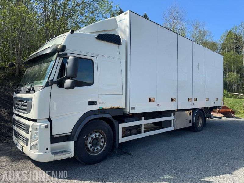 2011 Volvo FM-330 skapbil med full sideåpning og løftelem - Вантажівка з закритим кузовом: фото 2 2011 Volvo FM-330 skapbil med full sideåpning og løftelem - Вантажівка з закритим кузовом: фото 2