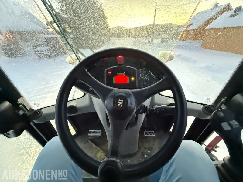 Колісний навантажувач 2012 Cat 907H2 - Planeringsskuffe - Pallegaffler - 3646T: фото 8