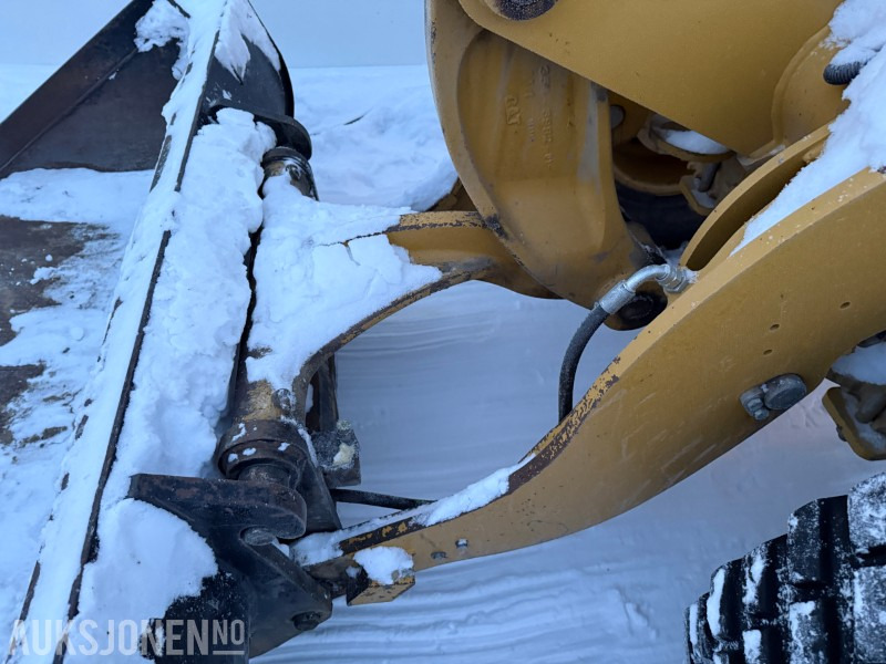 Колісний навантажувач 2012 Cat 907H2 - Planeringsskuffe - Pallegaffler - 3646T: фото 18