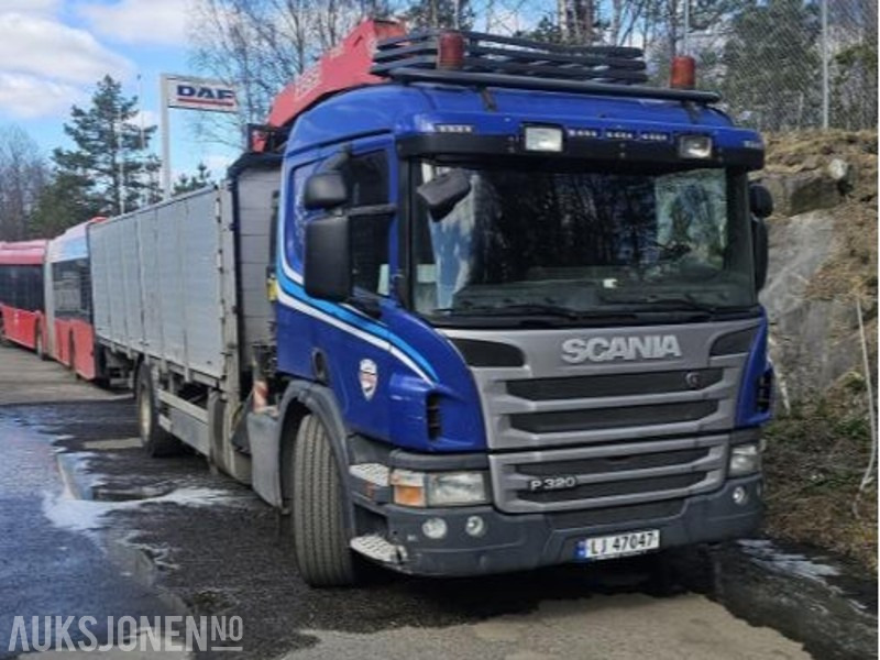 2012 Scania P-serie P320 kranbil med bakløft - Вантажівка з маніпулятором: фото 1 2012 Scania P-serie P320 kranbil med bakløft - Вантажівка з маніпулятором: фото 1