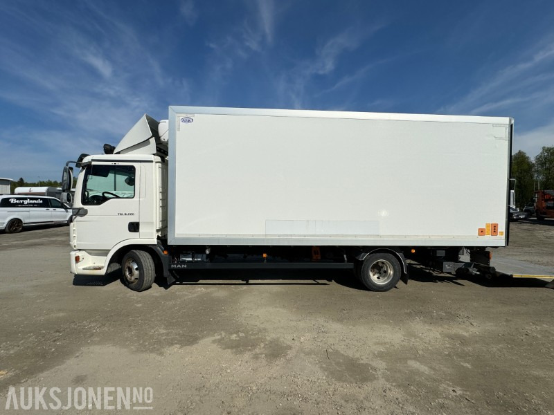 2013 MAN TGL 8.220 4X2BL - 18PL Carrier Frys - Bakløft - EU-Godkjent - Вантажівка з закритим кузовом: фото 3 2013 MAN TGL 8.220 4X2BL - 18PL Carrier Frys - Bakløft - EU-Godkjent - Вантажівка з закритим кузовом: фото 3