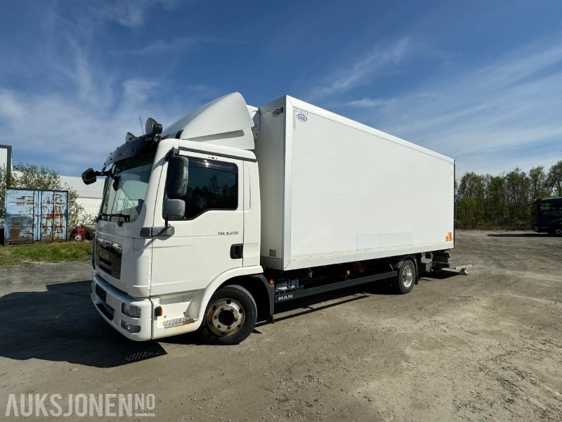 2013 MAN TGL 8.220 4X2BL - 18PL Carrier Frys - Bakløft - EU-Godkjent - Вантажівка з закритим кузовом: фото 1 2013 MAN TGL 8.220 4X2BL - 18PL Carrier Frys - Bakløft - EU-Godkjent - Вантажівка з закритим кузовом: фото 1