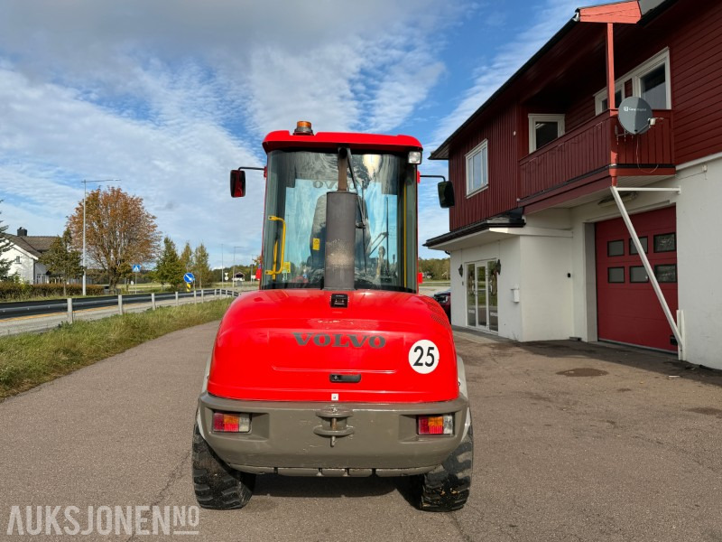 2013 Volvo L30B-Z7X Hjullaster - 6650kg - Ryggekamera - Universalskuff - Pallegafler - Колісний навантажувач: фото 4 2013 Volvo L30B-Z7X Hjullaster - 6650kg - Ryggekamera - Universalskuff - Pallegafler - Колісний навантажувач: фото 4