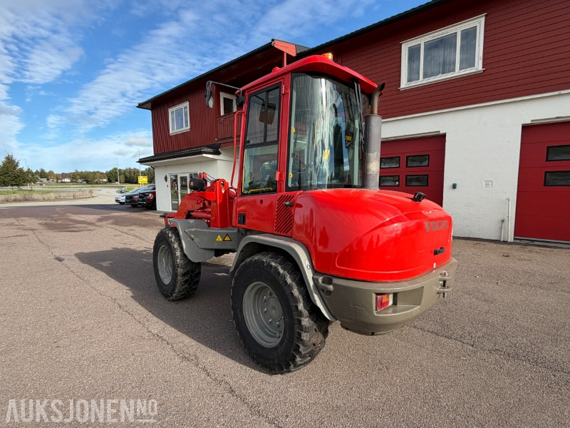 2013 Volvo L30B-Z7X Hjullaster - 6650kg - Ryggekamera - Universalskuff - Pallegafler - Колісний навантажувач: фото 3 2013 Volvo L30B-Z7X Hjullaster - 6650kg - Ryggekamera - Universalskuff - Pallegafler - Колісний навантажувач: фото 3