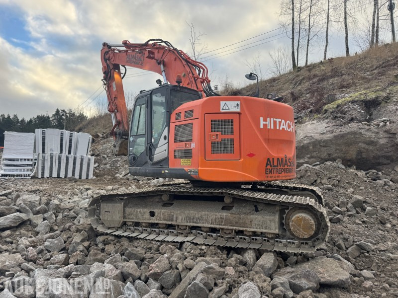 2014 Hitachi ZX225USLC-5B Beltegraver med tiltrotator og pusseskuffe - Екскаватор: фото 5 2014 Hitachi ZX225USLC-5B Beltegraver med tiltrotator og pusseskuffe - Екскаватор: фото 5