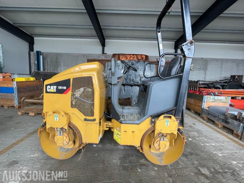 Каток 2015 Cat CB14B - 1,5 tonns universalvals med 900 mm (35”) tandemvibrasjonstromler.: фото 1
