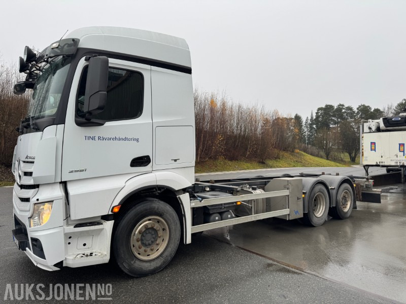 2015 Mercedes-Benz Actros container chassis LAV KM - Контейнеровоз/ Змінний кузов вантажівка: фото 2 2015 Mercedes-Benz Actros container chassis LAV KM - Контейнеровоз/ Змінний кузов вантажівка: фото 2