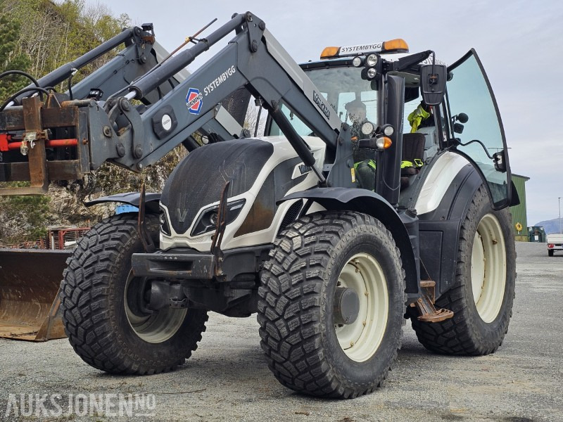 2016 Valtra T144D - Direct - Laster - Luft - 50 km/t - 3 -Medfølger skuffe - Трактор: фото 1 2016 Valtra T144D - Direct - Laster - Luft - 50 km/t - 3 -Medfølger skuffe - Трактор: фото 1